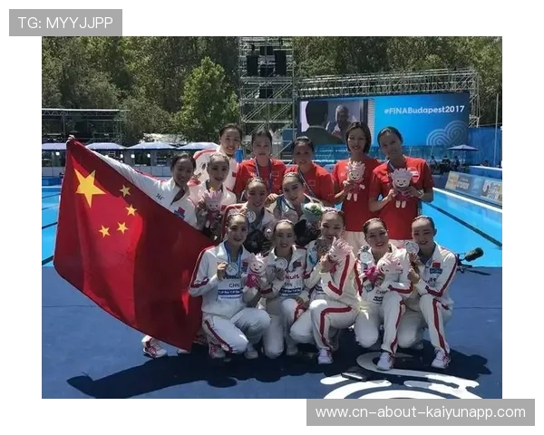 花游女神梁馨枰：人生如旷野，需勇敢前行，梁馨枰花样游泳照片