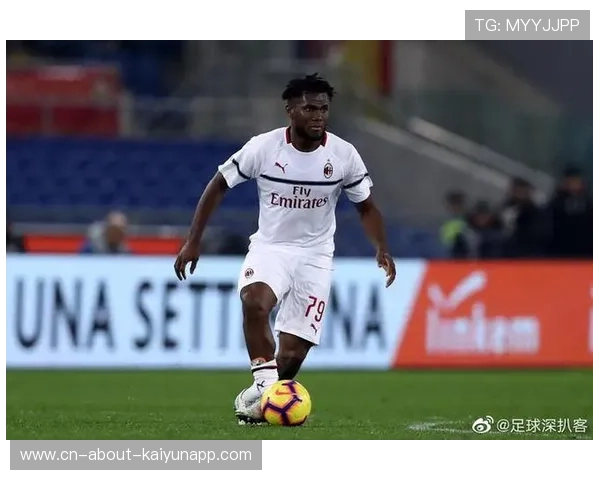 尤文图斯签下后卫凯西，球员正式亮相都灵基地